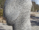 sl380168: Michael Rieu - Kop - Indisch granitt  - 75 cm hoog x 15 cm (met sokkel)